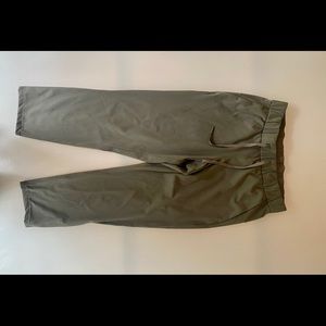 Lululemon On the Fly Crop Pant size 6